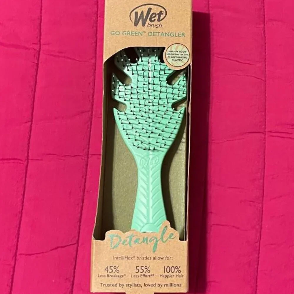 NEW WET BRUSH GO GREEN DETANGLER W/ INTELLIFLEX BRISTLES = LESS PAIN & BREAKAGE
